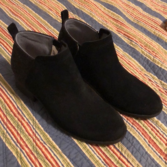 Toms Shoes - Toms Black Suede booties
